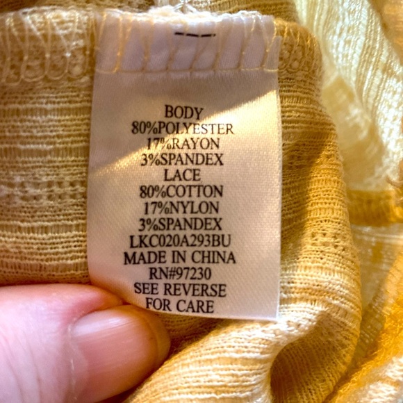 ABSOLUTELY FAMOUS OFF WHITE CREAM TOP LACE SLEEVES & Accent on Bottom 2… - Picture 11 of 12